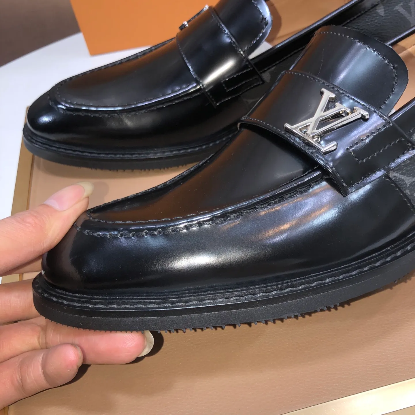 Men's shoes💰460💰【LOUIS VUITTON】(sheepskin lining) new cowhide LV formal shoes🎩🎩❗️🆘made one to one at the counter🎩original quality, imported cowhide upper➕full sheepskin lining➕original rubber outsole, {high quality visible}👣Size: 38-45 (45 custom-made)